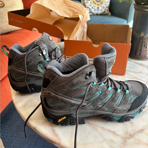 New Merrell Moab 2 Mid Waterproof Hiking Shoe - Picture 2 of 8